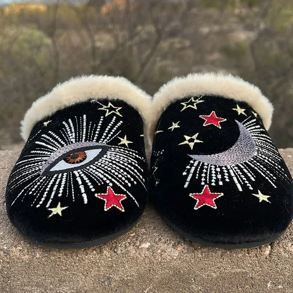 ⭐️🌙 Johnny Was Celestial Embroidered Boho Black Velvet Slippers 🌙⭐️