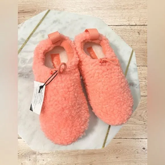 🔥 UGG Plushy Slippers Shearling Slip On Loafers Kids Size 2 EU 33.5