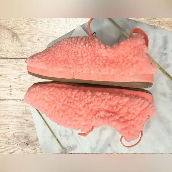 🔥 UGG Plushy Slippers Shearling Slip On Loafers Kids Size 2 EU 33.5