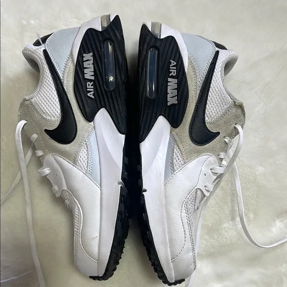2 Nike Black and White Sneakers Modern Athletic Design