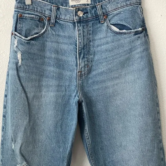 Abercrombie Fitch 80s Mom High Rise Jeans Sz 28/6 Distressed Stretch Light Wash