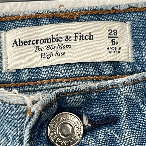 Abercrombie Fitch 80s Mom High Rise Jeans Sz 28/6 Distressed Stretch Light Wash