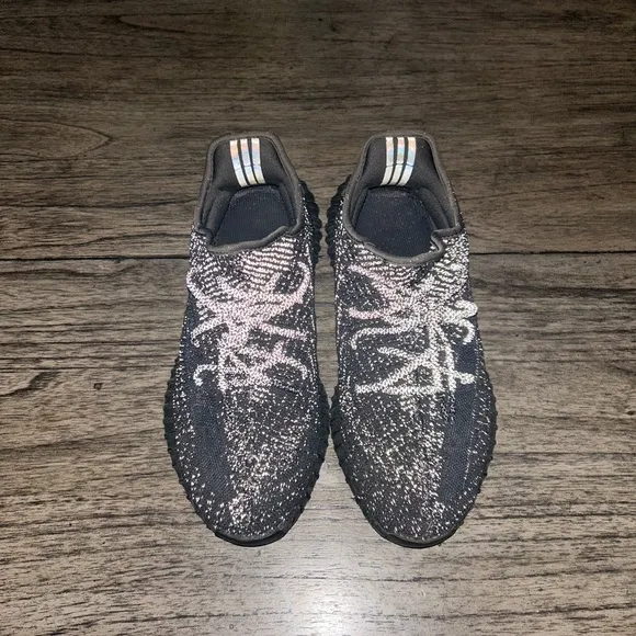 ADDIAS YEZZY V2 REFLECTIVE USED 9.5
