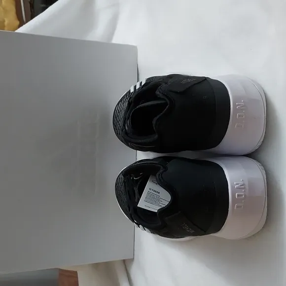 Adidas D.O.N.Issue 4 Basketball Shoes