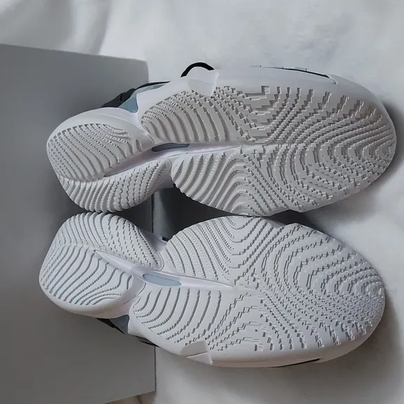 Adidas D.O.N.Issue 4 Basketball Shoes
