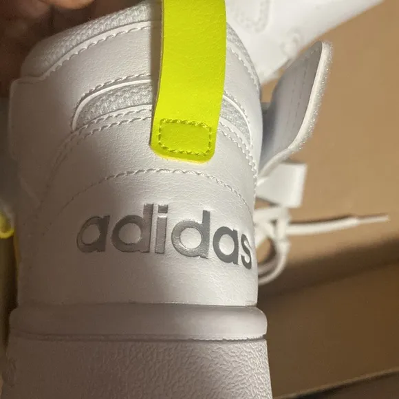 Adidas NEW mid sneakers basketball shoes big kid Boy girl’s size 5Y Youth