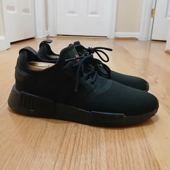 Adidas NMD_R1 PrimeBlue Streetwear/Athletic Shoes Size 9 for Women
