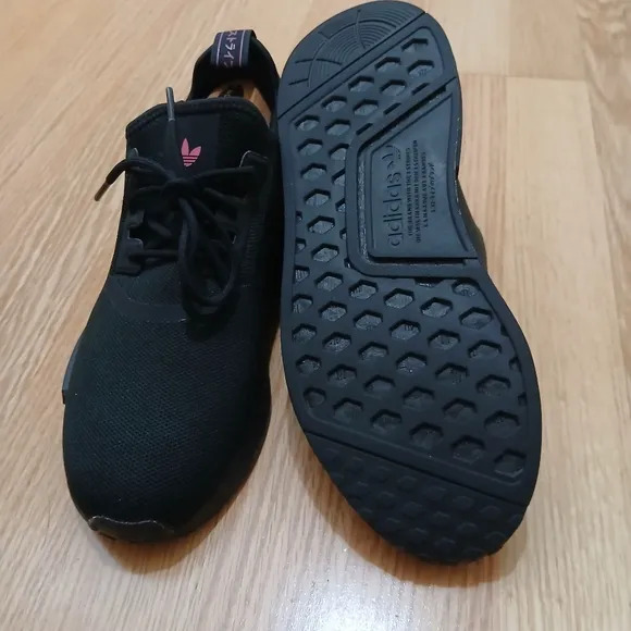 Adidas NMD_R1 PrimeBlue Streetwear/Athletic Shoes Size 9 for Women
