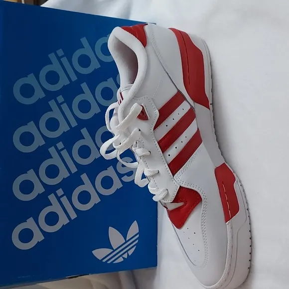 Adidas Rivalry Low shoes