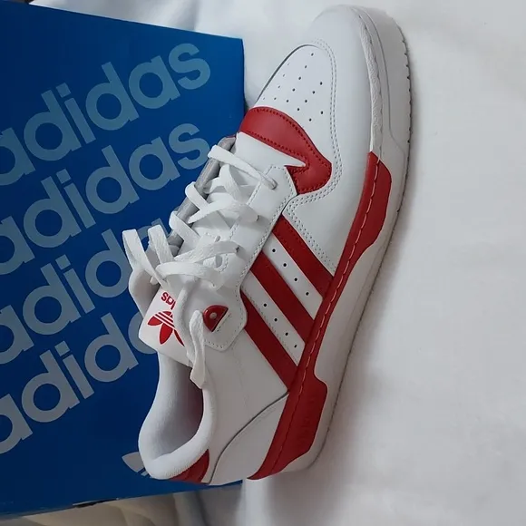 Adidas Rivalry Low shoes