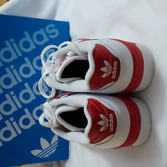 Adidas Rivalry Low shoes