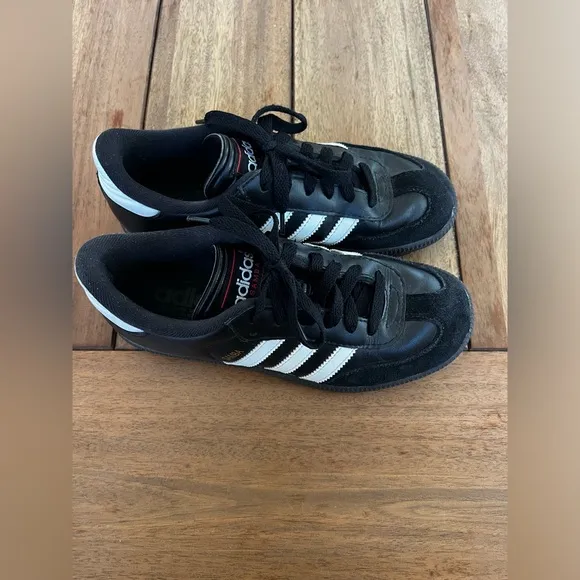 Adidas Samba Classic Black and White Shoes; Size 3.5 GREAT CONDITION!