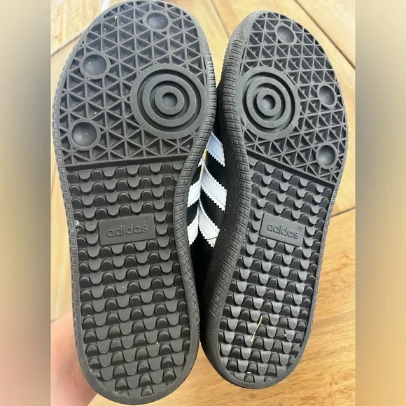 Adidas Samba Classic Black and White Shoes; Size 3.5 GREAT CONDITION!