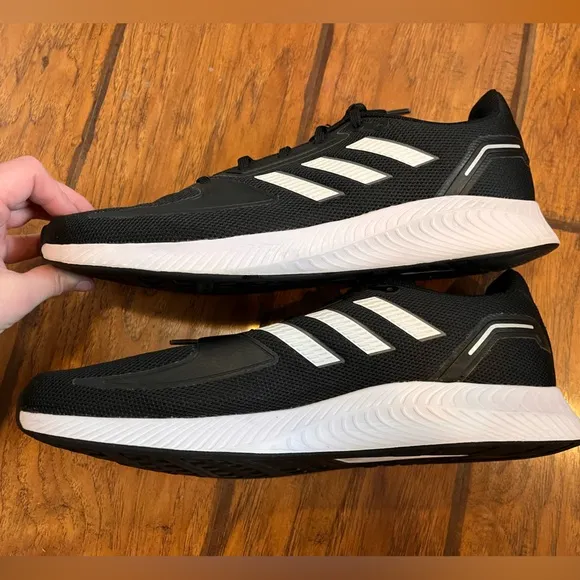 Adidas shoes sneakers mens 11 black white low top lace up classic running nice!