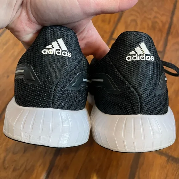 Adidas shoes sneakers mens 11 black white low top lace up classic running nice!