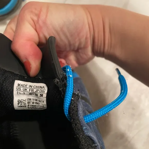 Adidas Slackliners.