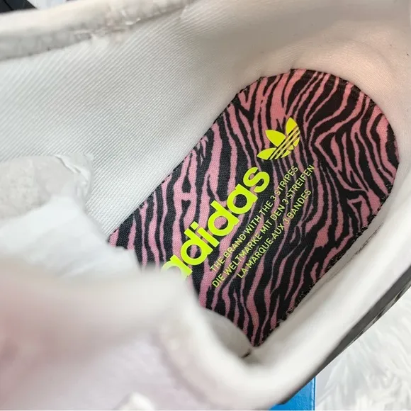 Adidas women's NMD R1 shoes sneakers Cloud White / Core Black / Solar
