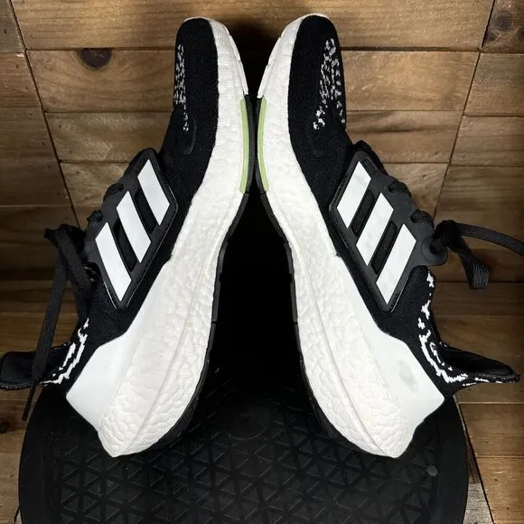 adidas Women's Sz 6.5 Ultraboost 22 Running Shoes GX8019 Black/White EUC