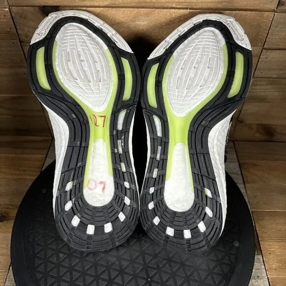 adidas Women's Sz 6.5 Ultraboost 22 Running Shoes GX8019 Black/White EUC