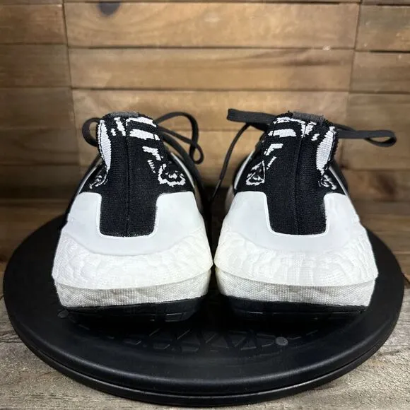 adidas Women's Sz 6.5 Ultraboost 22 Running Shoes GX8019 Black/White EUC