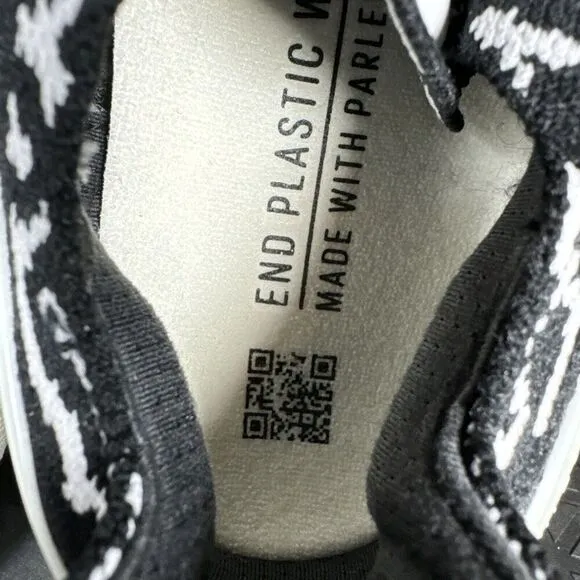 adidas Women's Sz 6.5 Ultraboost 22 Running Shoes GX8019 Black/White EUC