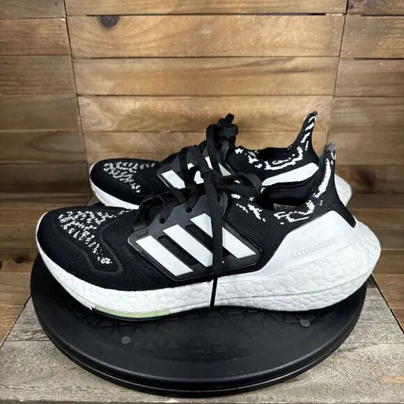 adidas Women's Sz 6.5 Ultraboost 22 Running Shoes GX8019 Black/White EUC