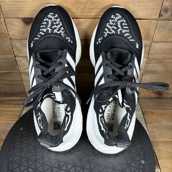adidas Women's Sz 6.5 Ultraboost 22 Running Shoes GX8019 Black/White EUC