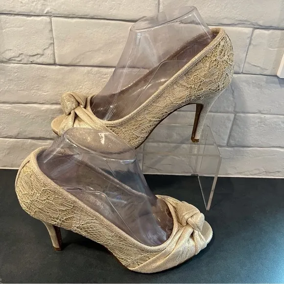 Adrianna Pappel sz 8 Francesca gold lace knot peeptoe heels