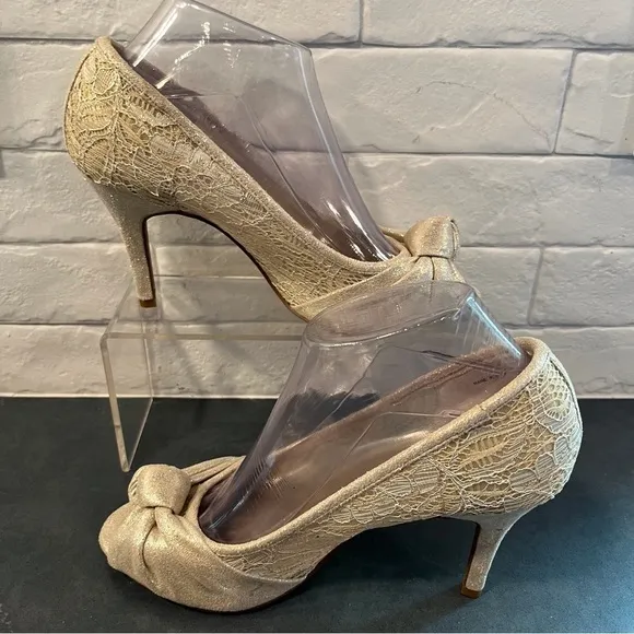 Adrianna Pappel sz 8 Francesca gold lace knot peeptoe heels