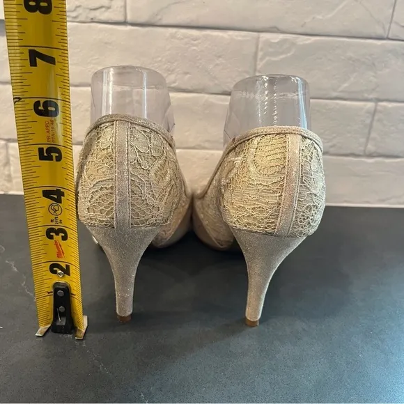 Adrianna Pappel sz 8 Francesca gold lace knot peeptoe heels
