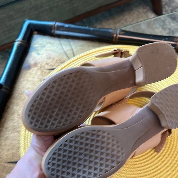 Aerosole Elegant Tan Platform Sandals