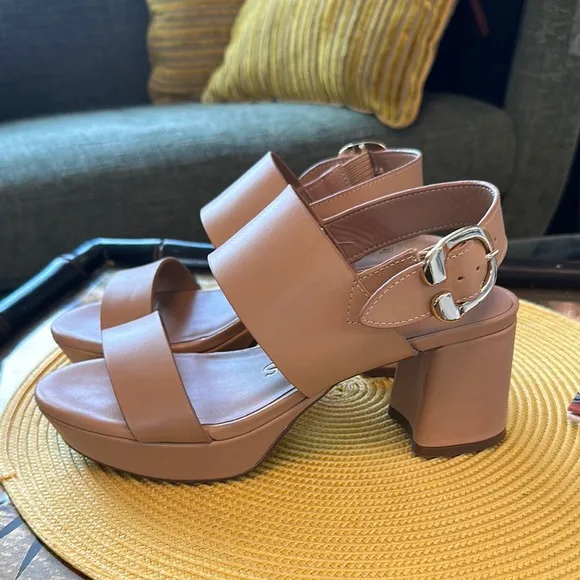 Aerosole Elegant Tan Platform Sandals