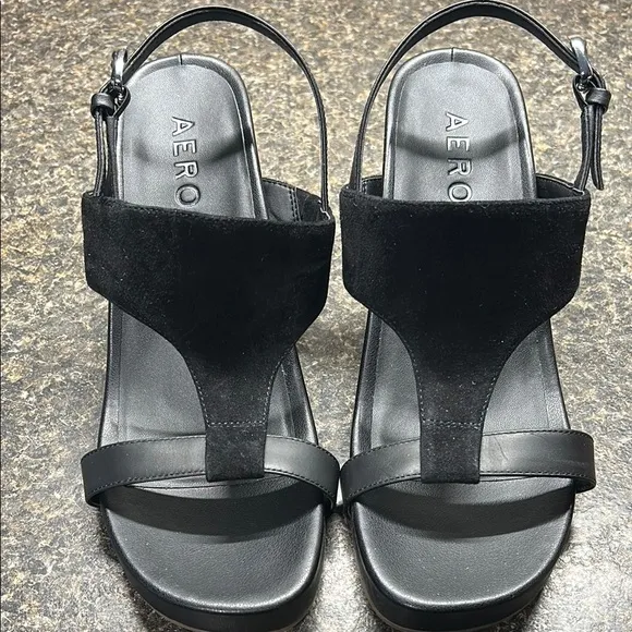 Aerosoles Women's Mackenzie Black Sandals NWOB