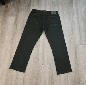 AG The Ives Modern Athletic Fit Size 33 Black