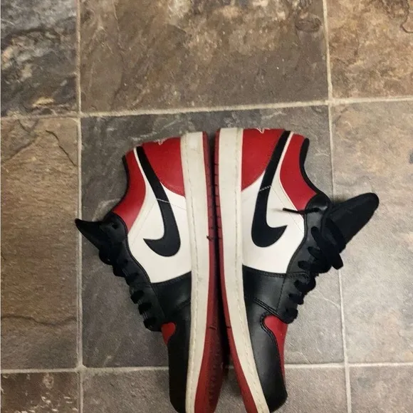 Air Jordan 1 Low Bred Toe