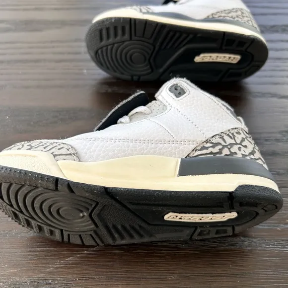 Air Jordan 3 Retro Hide N Sneak Elephant Toddler Shoes