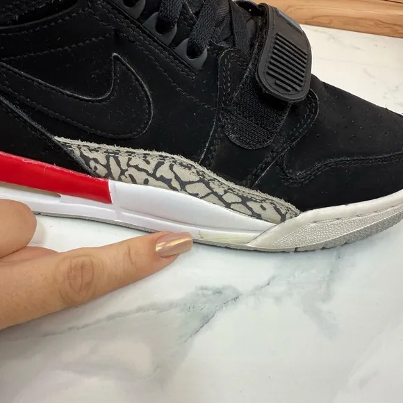 Air Jordan Legacy 312 Black Cement Red White AT4040-060 Size 5.5Y / Women Size 7