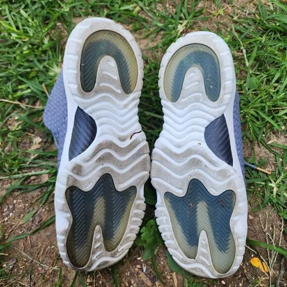AIR JORDAN - KIDS SHOES - SIZE 6.5Y