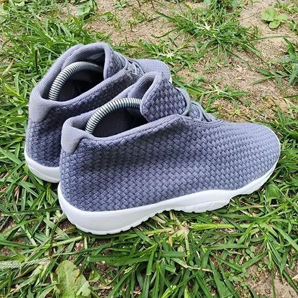 AIR JORDAN - KIDS SHOES - SIZE 6.5Y
