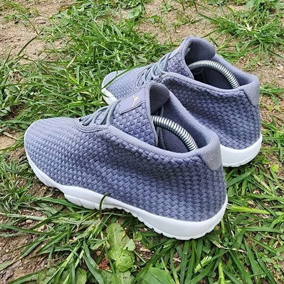 AIR JORDAN - KIDS SHOES - SIZE 6.5Y