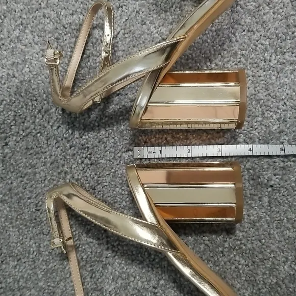 Aldo Dressed Sandals in Gold 6M