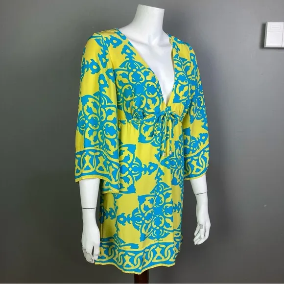 Alice &amp; Trixie dress size M yellow Y2K scroll print modern coastal beachy boho