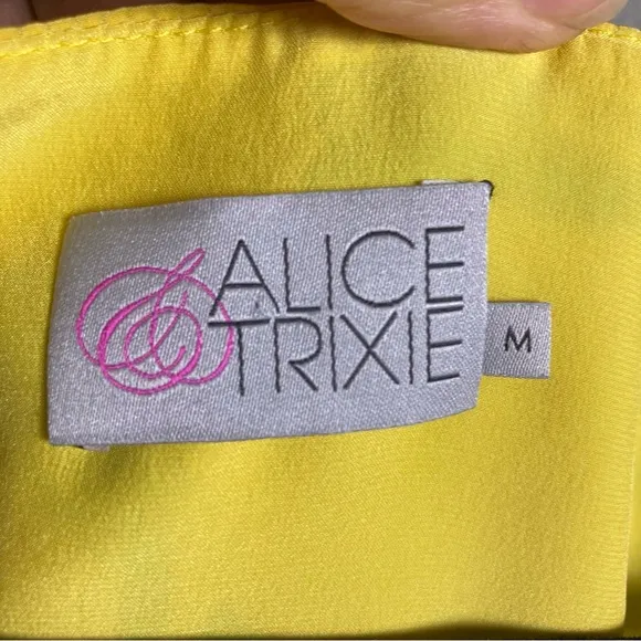 Alice &amp; Trixie dress size M yellow Y2K scroll print modern coastal beachy boho