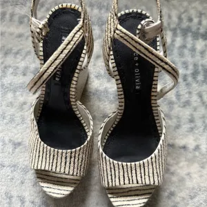 Alice   Olivia Black and Cream wedge platform Women's Sandals