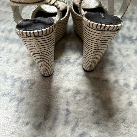 Alice   Olivia Black and Cream wedge platform Women's Sandals