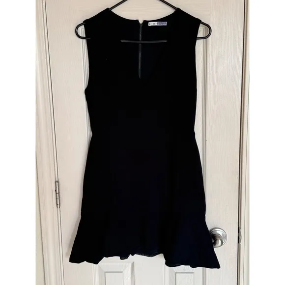 Alice   Olivia Black ONELLA Dress V-Neck Sleeveless Ruffle Hem Party Size 8 P1
