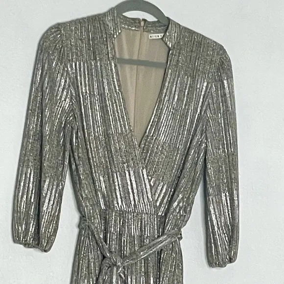 Alice   Olivia Silver/Gold Modern Metallic Katina Belted Midi Dress. Size 8