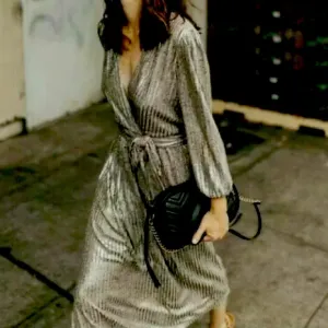 Alice   Olivia Silver/Gold Modern Metallic Katina Belted Midi Dress. Size 8