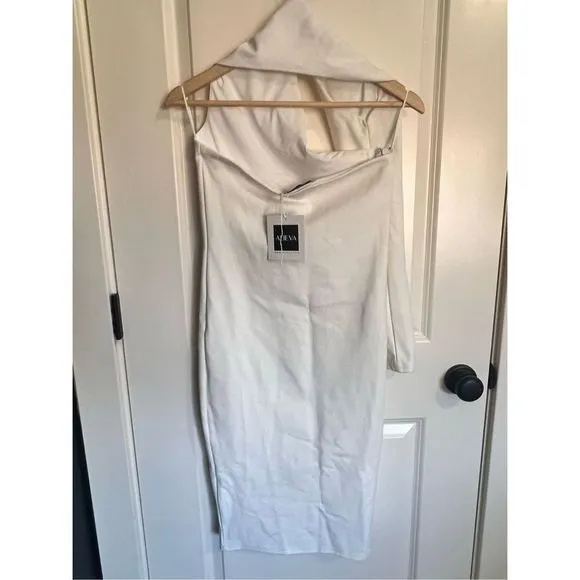 Alieva Dasha Women’s Modern One Shoulder fitted Dress in Ivory medium new