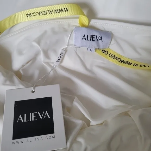ALIEVA  NWT DASHA MODERN OFF WHITE DRESS SIZE XL.